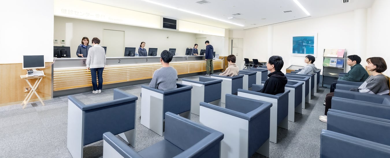 刈谷豊田総合病院待合室の写真